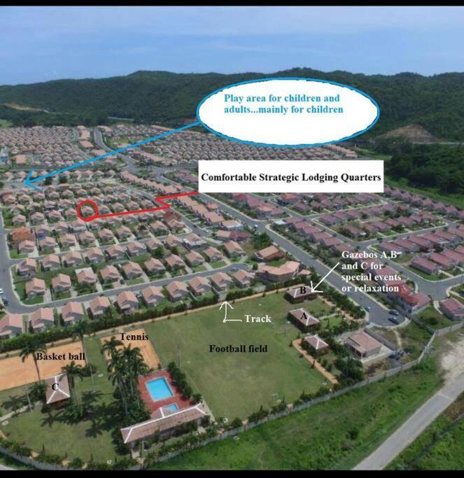 Comfortable Strategic Lodging Quarters 스패니시타운 외부 사진