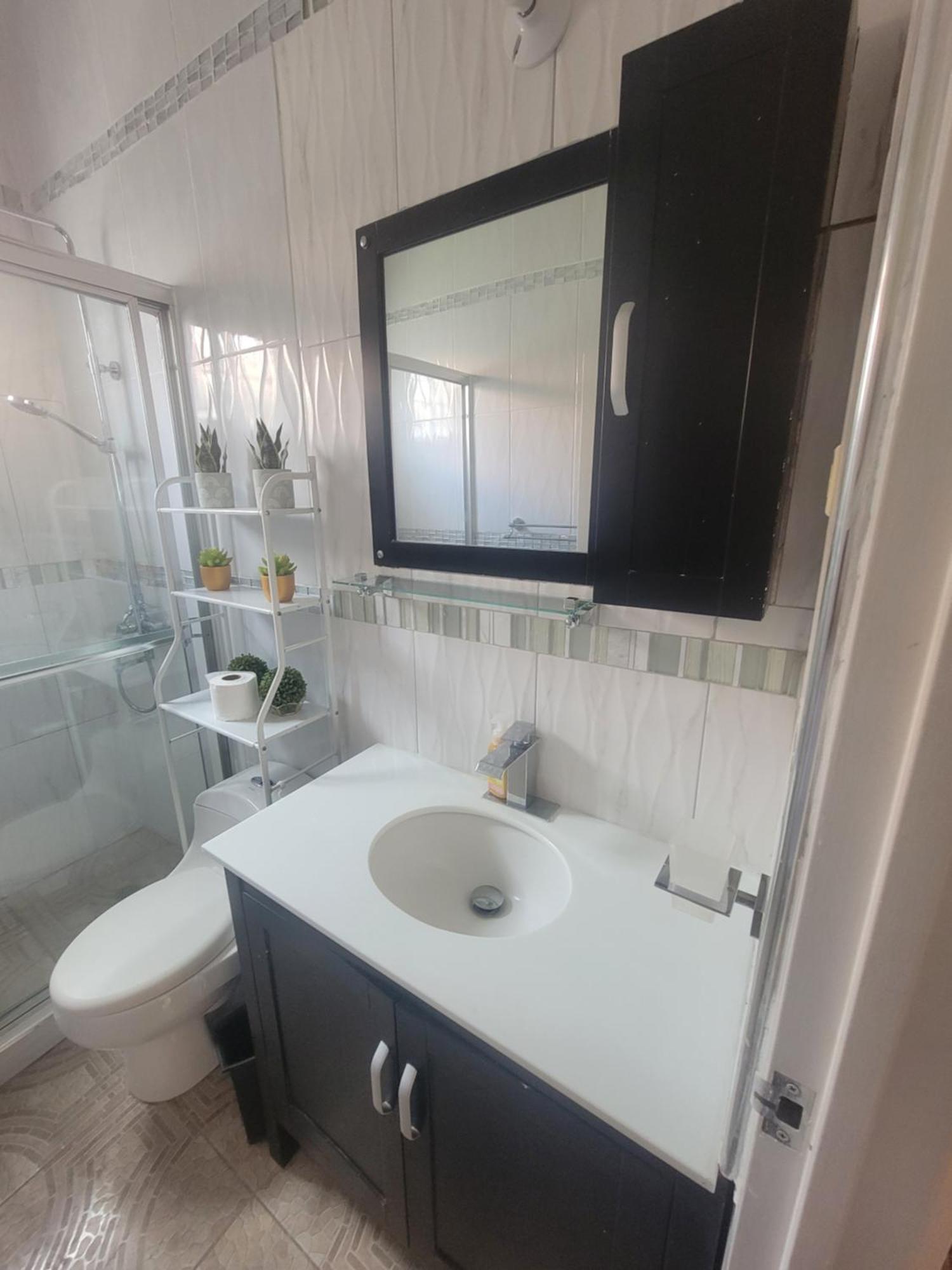 Comfortable Strategic Lodging Quarters 스패니시타운 외부 사진